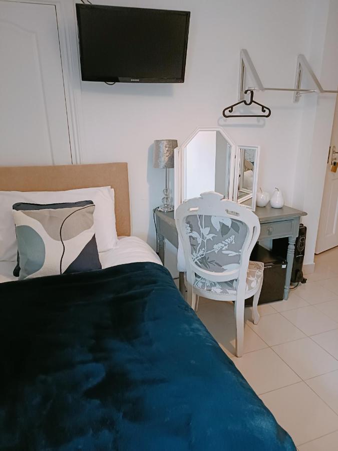 The White Dove Bed And Breakfast With Glamping Newark Showground Dış mekan fotoğraf